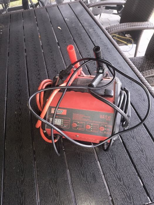 Prostownik  ULTIMATE Speed z funkcją rozruchu ULG 17 A1