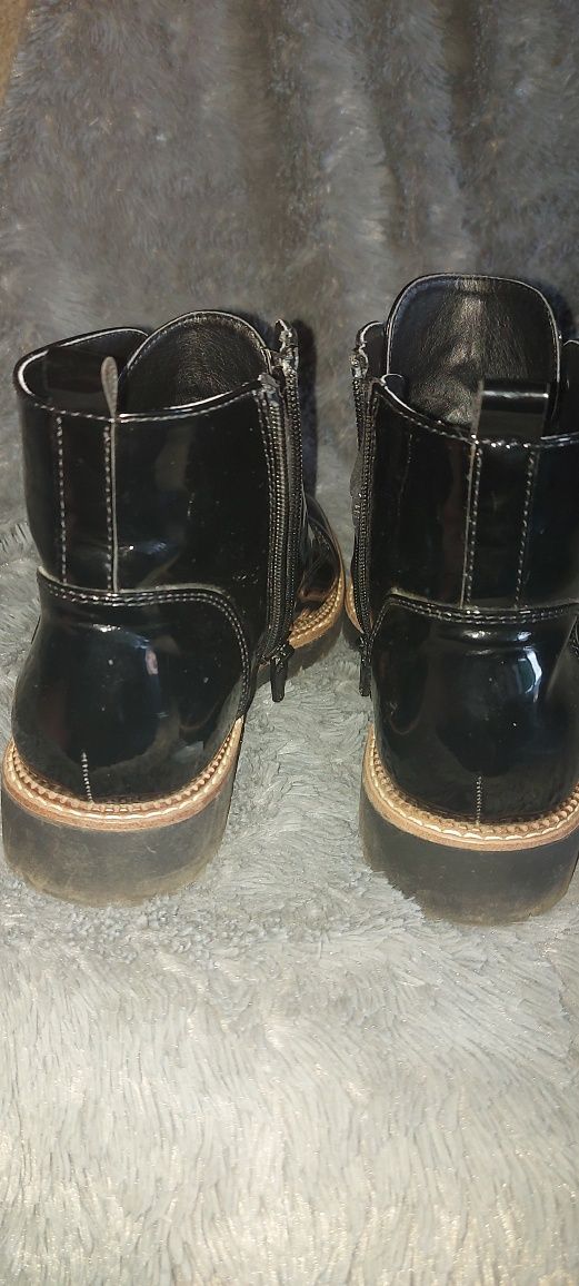 Damskie buty lakierowane czarne