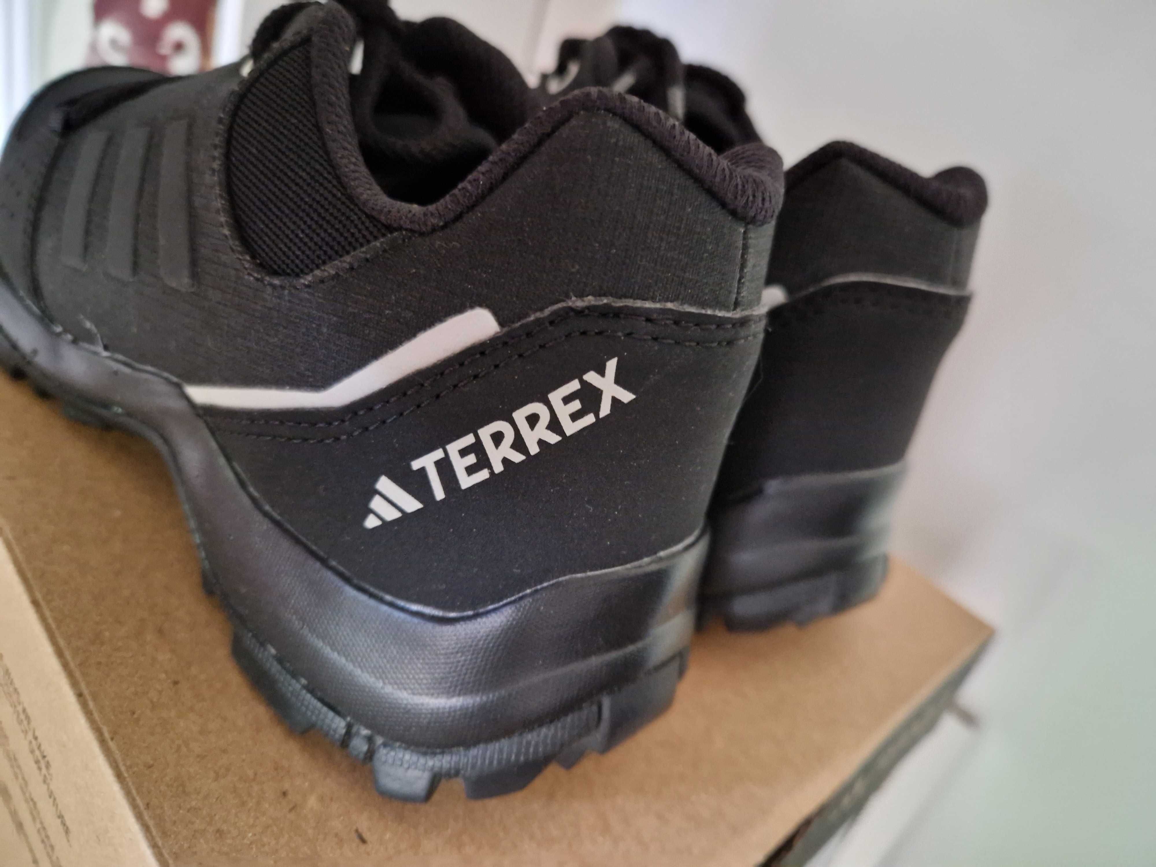 Trekking Adidas Terrex. Unisex.