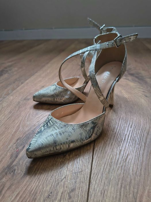 Nowe srebrne szpilki Sergio Bardi