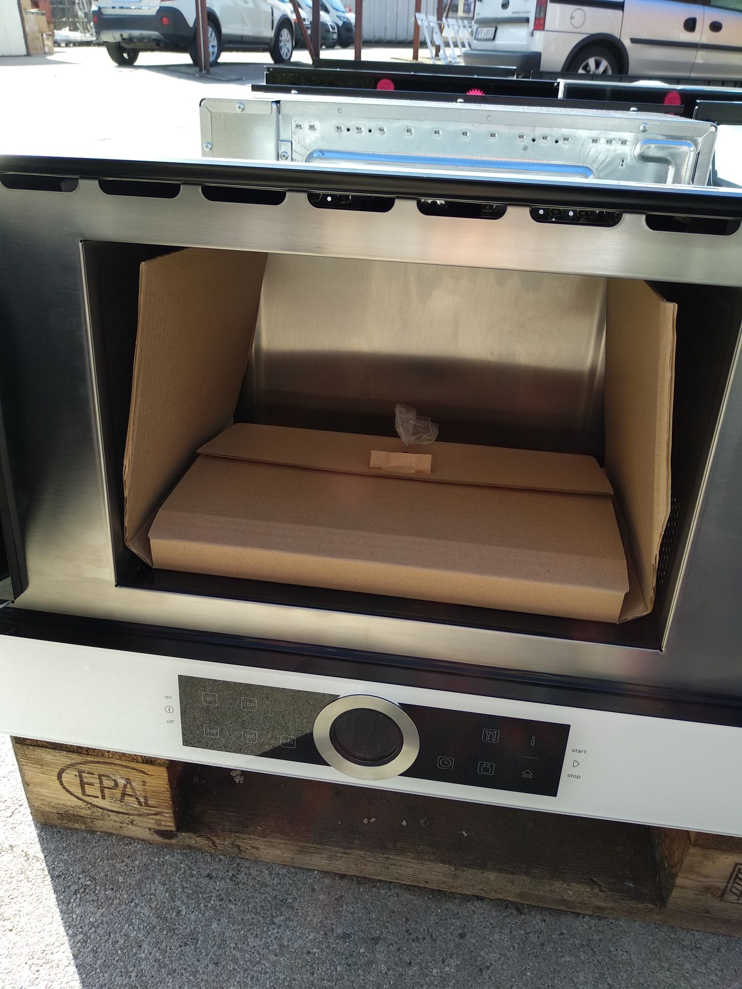 OUTLET Janki ul Wspólna 6 Kuchenka mikrofalowa BOSCH BFL634GW1
