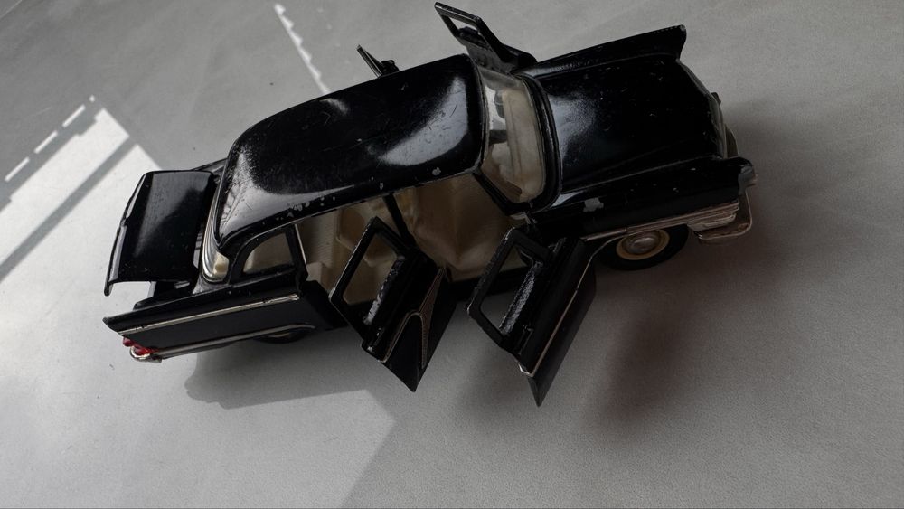 GAZ 13 CZAJKA model 1:43