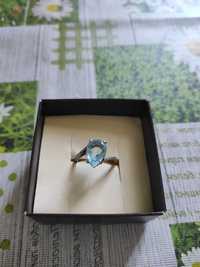 Продам серебряное кольцо с камнем топаз