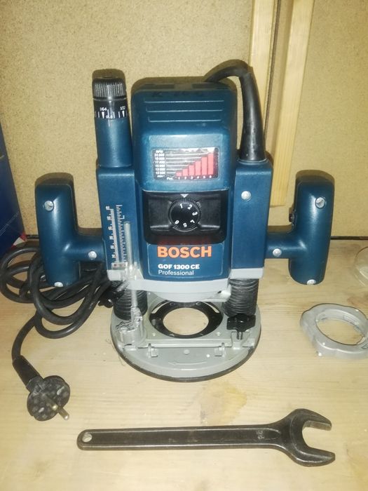 Фрезер ручной BOSCH GOF 1300 CE