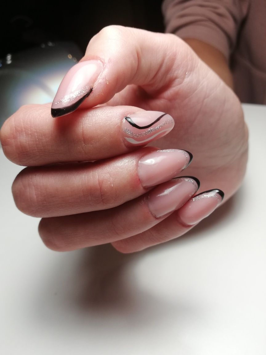 Manicure hybrydowy i żelowy przedłużanie