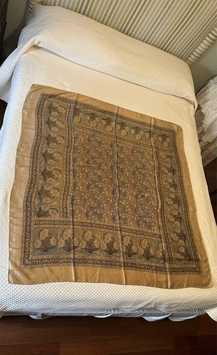 Lenço de seda de qualidade