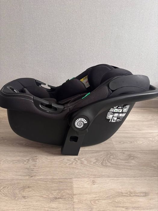 Крісло-люлька,в чорному кольорі,  нове в гарному стані.