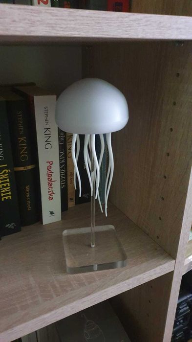Bioniczna meduza RGB – lampka z ruchomymi mackami i USB
