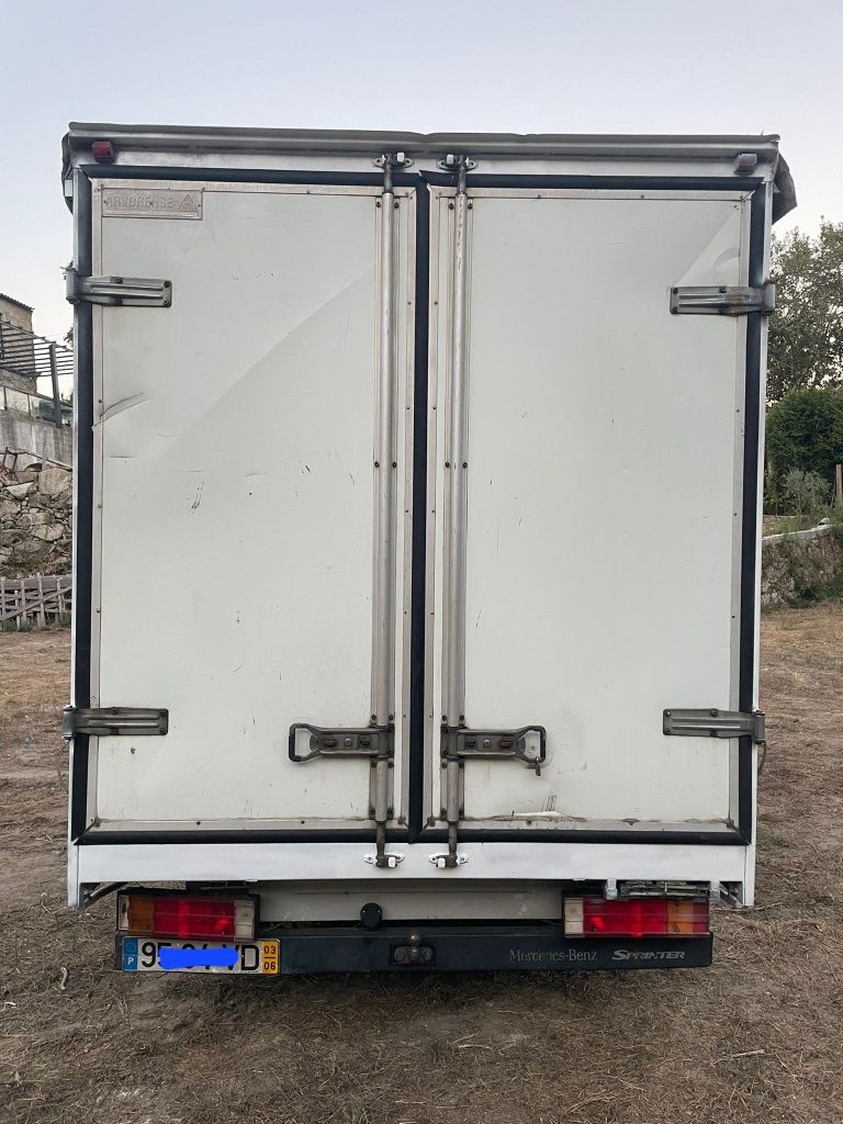 Mercedes sprinter 413 cdi
Cilindrada : 2200 
Equipada com vidros eléct