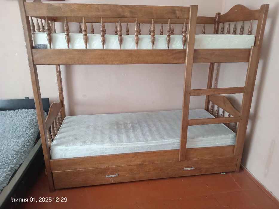 Двоярусне ліжко з бука