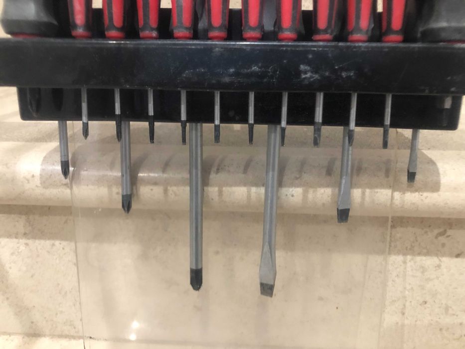 Conjunto de 18 chaves de parafusos com suporte