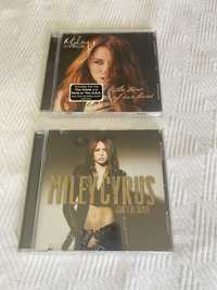 Cd’s Miley Cyrus e Selena Gomez