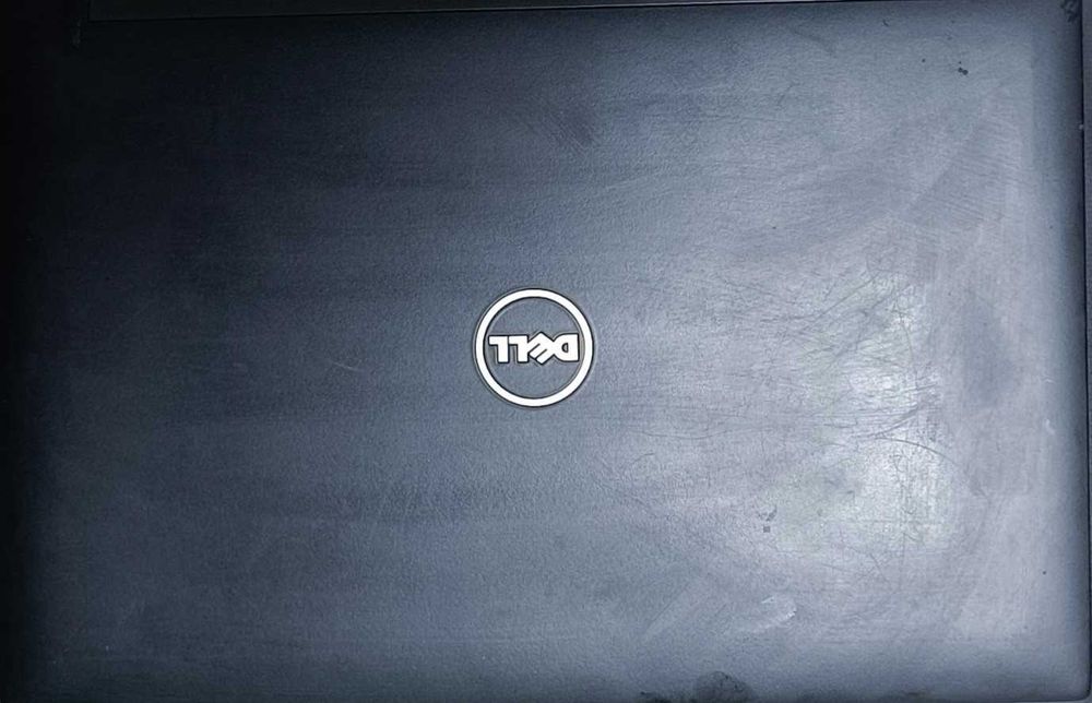 Фирменный ноутбук Dell 7480 i5 7300 . все работает. читайте описание
