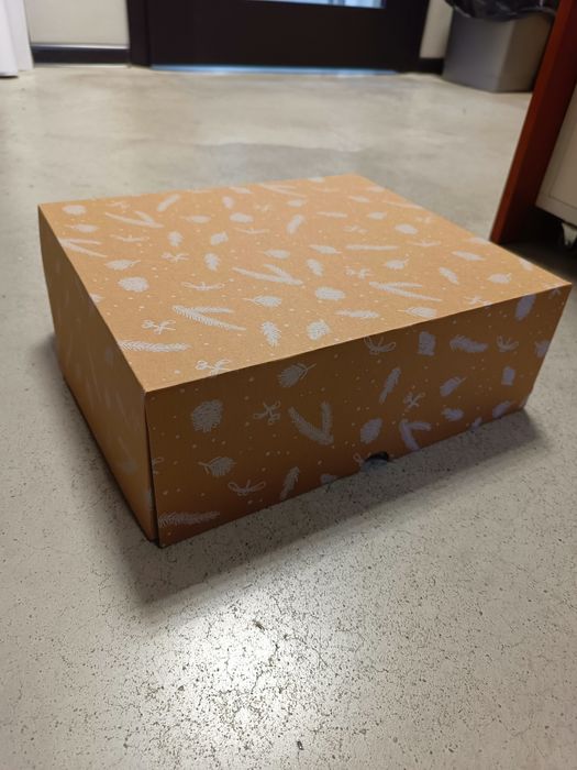 Kartony ze świątecznym nadrukiem