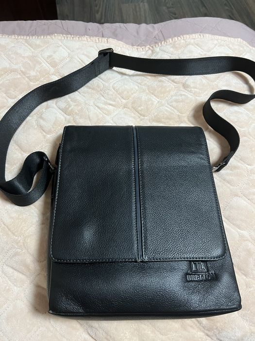 Чоловіча шкіряна фірмова сумка через плече.