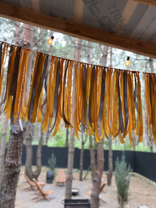 Декоративна гірлянда з атласних стрічок