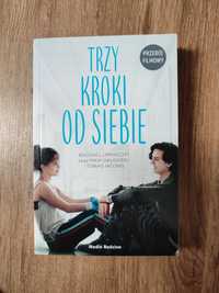 Trzy kroki od siebie