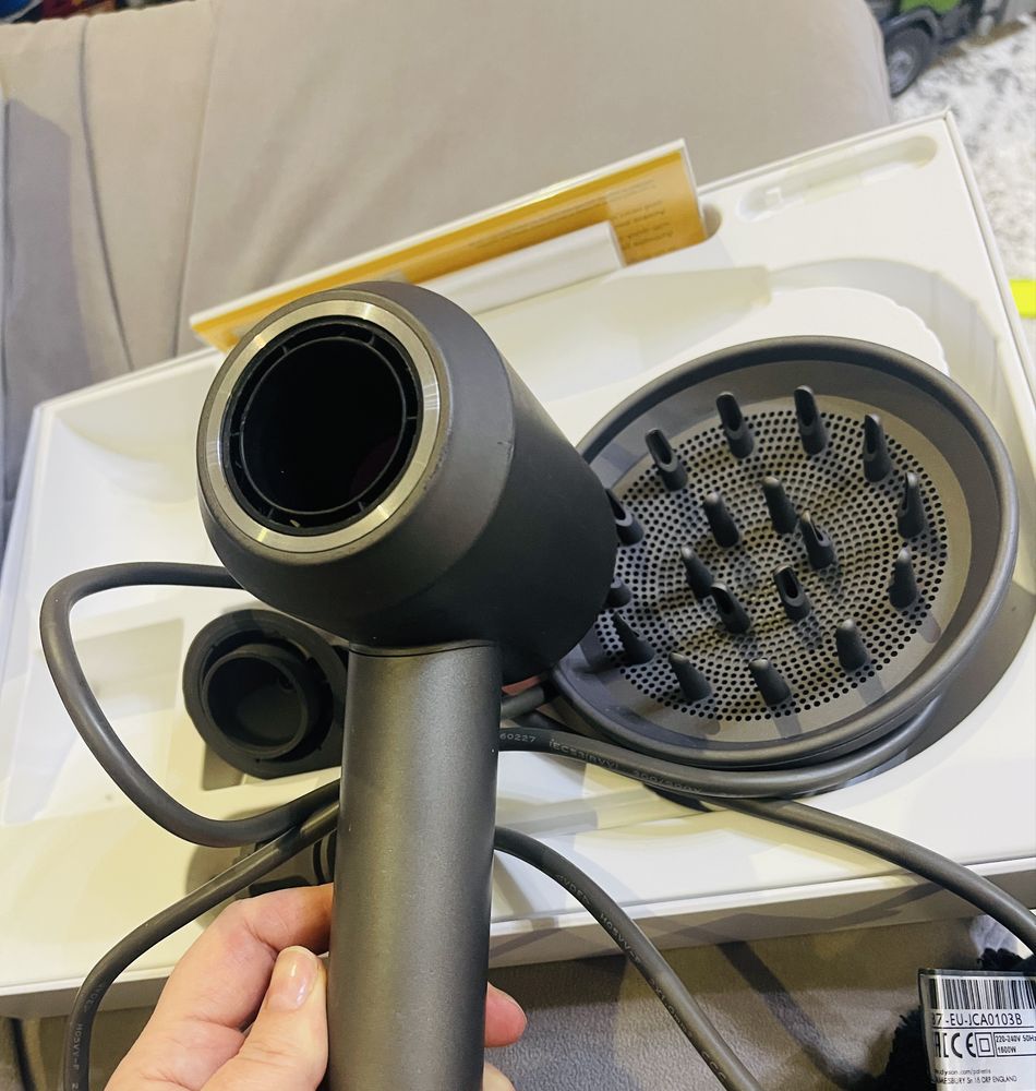 Фен Dyson supersonic
