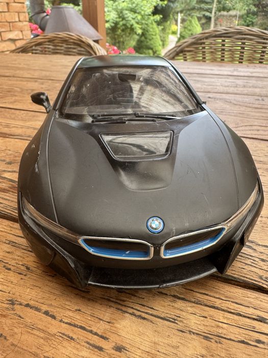 BMW i8 skala 1/14 z pilotem