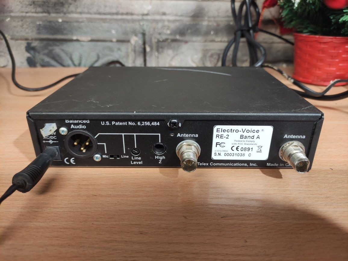 Odbiornik Wireless do mikrofonów Electro Voice RE2 Uruchamia się