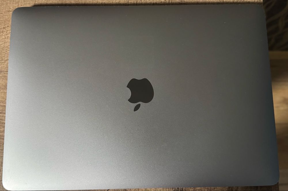 Macbook Air M1 8/256. Чудовий стан.