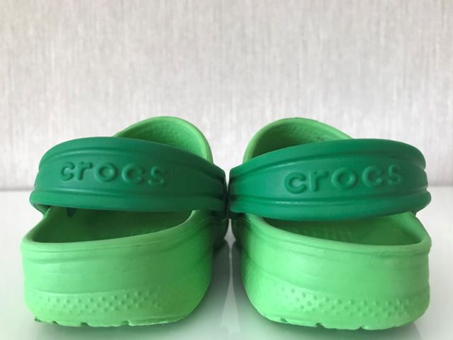 sandálias crocs