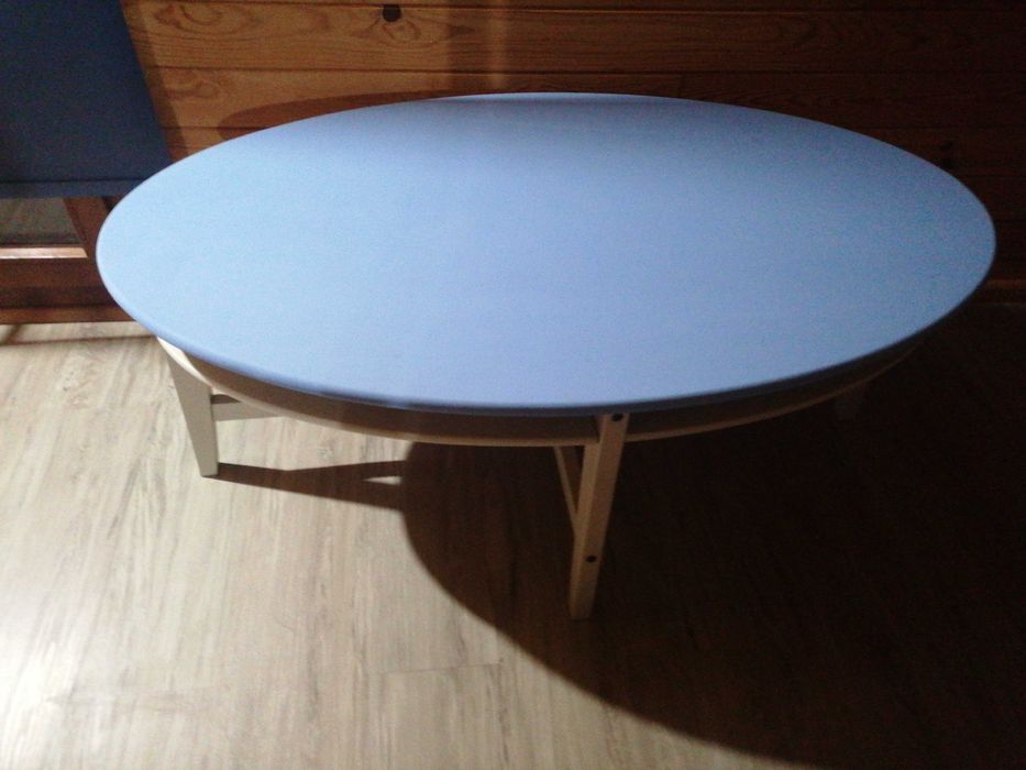 Mesa de apoio sem marcas de uso