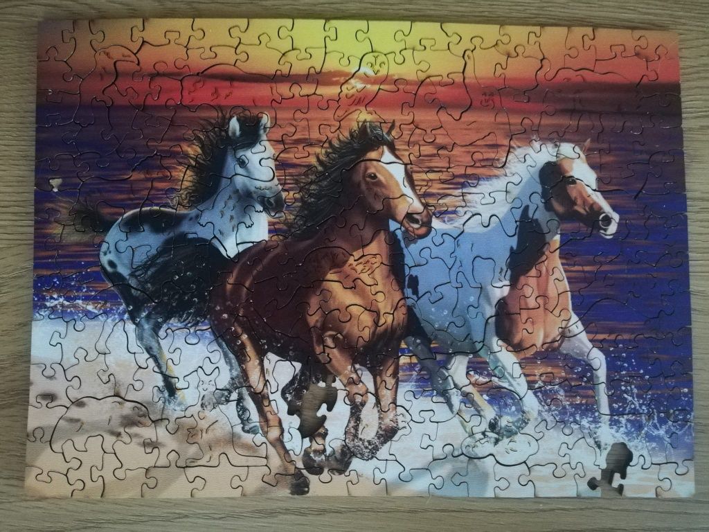 Puzzle drewniane wooden jigsaw konie 200