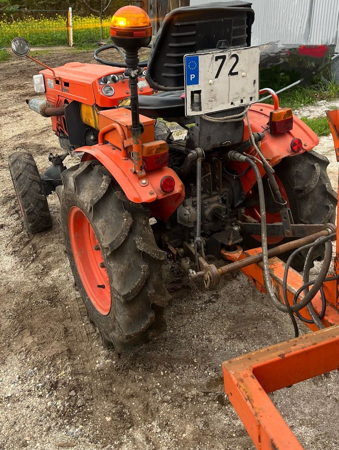 Trator Kubota com alfaias
