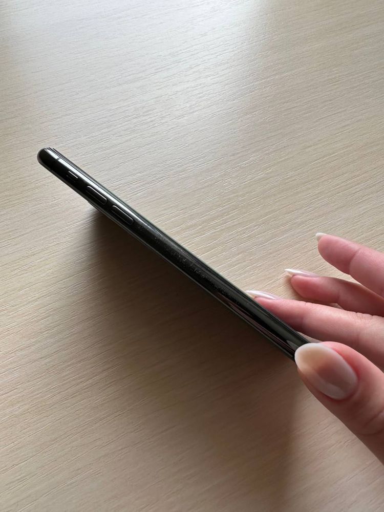 IPhone 11pro 64g на R-sim
