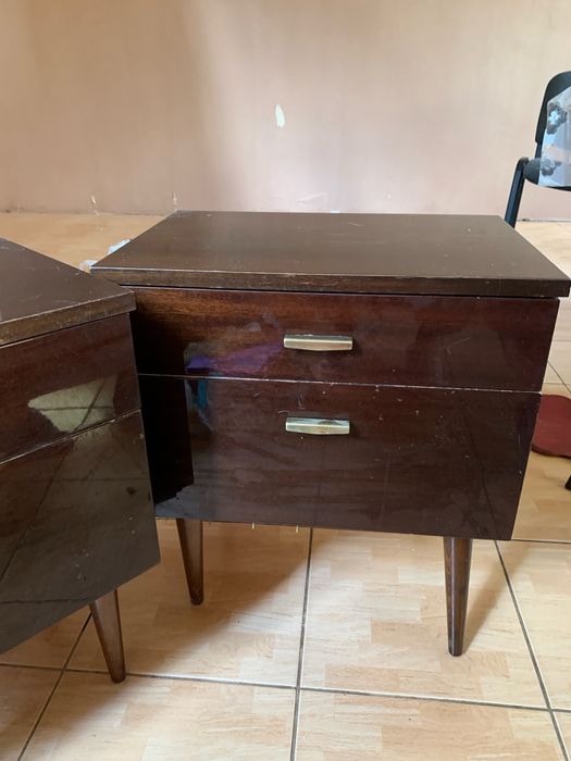 Тумба приліжкова