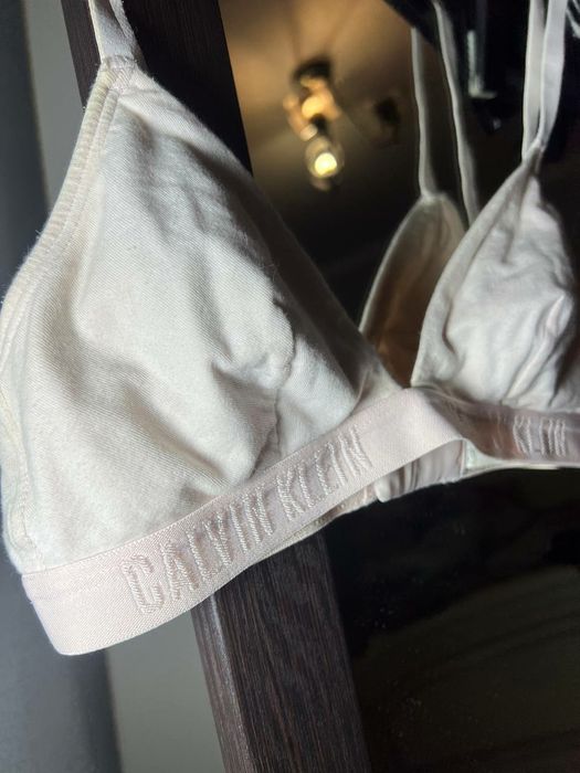 Бюстгальтер Calvin Klein Underwear бежевий
колір бежевий однотонний