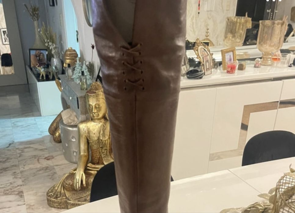 Aparador moderno branco lacado com detalhe espelhado ( excelente estad