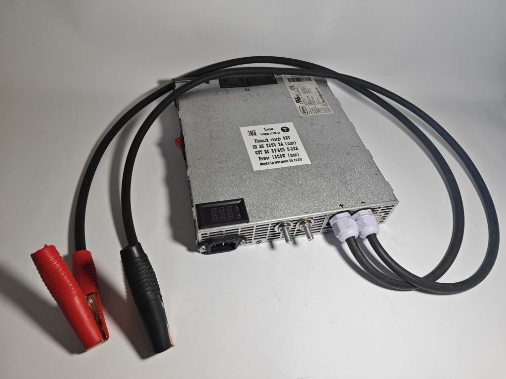 Регулируемое зарядное устройство Flatpack 48V 1500W (17-60V 0-28A)