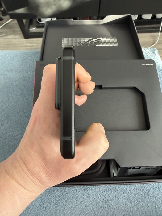 Asus rog phone 9 pro 24/1TB dosłownie nowy do negocjacji