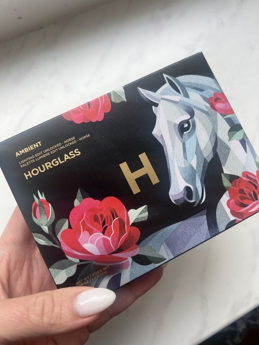 Палетка Hourglass олень в кейсі коня Оригінал