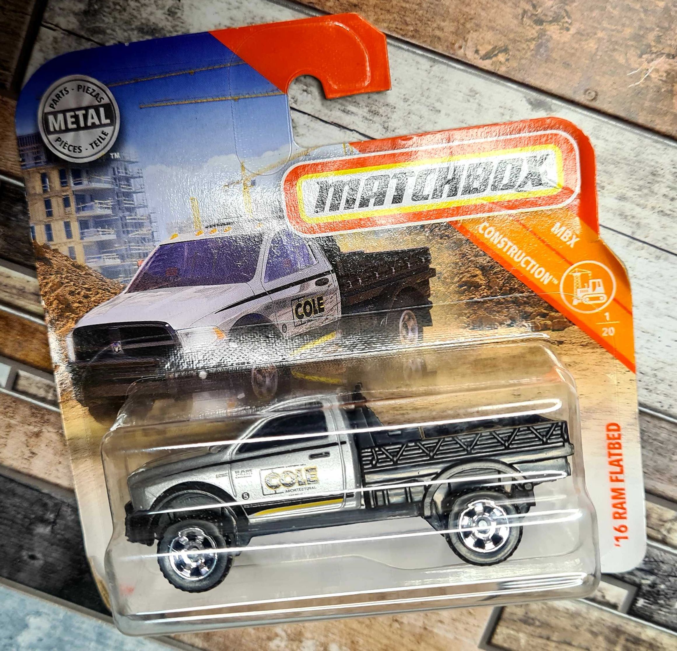 Matchbox nowe autko metalowe Ram Flatbed '16