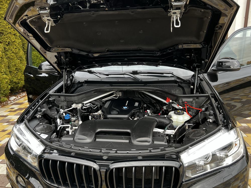 BMW X5 F15 чорного кольору
