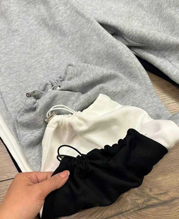 Спортивний жіночих костюм на флісі і з імітацією білизни