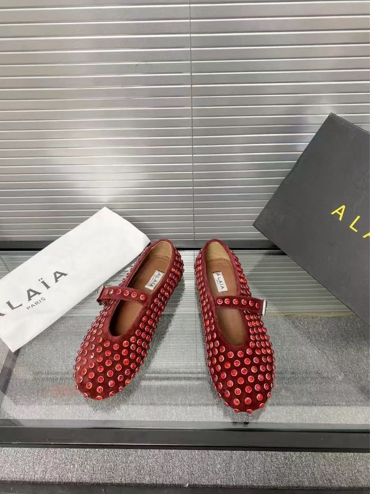 Sandálias Alaia vermelhas Novas modelo Strass