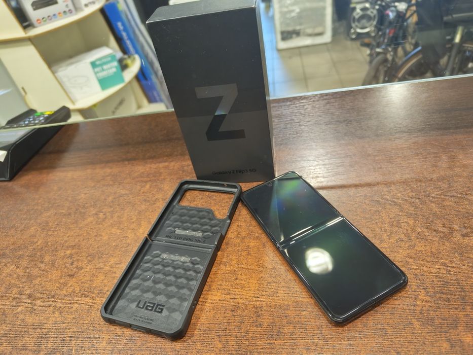 Smartfon SAMSUNG Galaxy Z Flip3 8/128GB