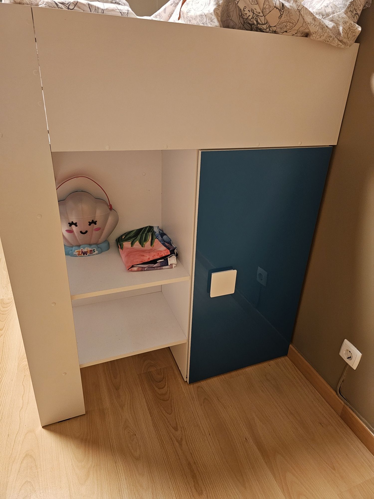 Cama de criança e arrumação