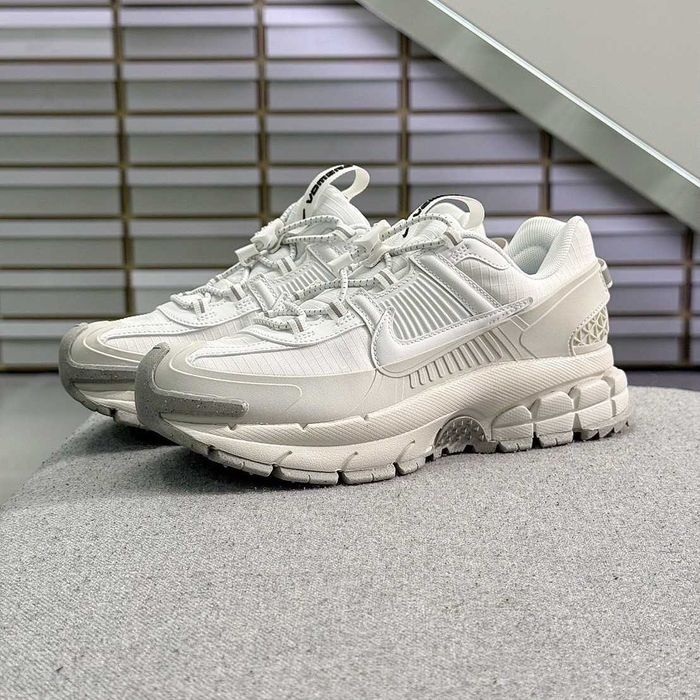 Nike Zoom Vomero Roam White Beige