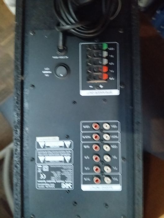 Duas coluna e subwoofer