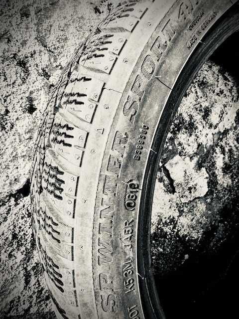 Pneus Dunlop 205/45 R17 runflat com apenas 2000 km