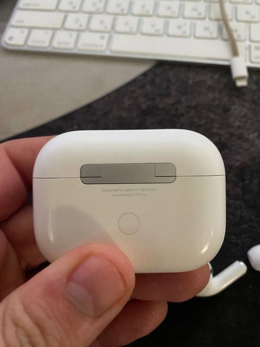 Airpods PRO 1 покоління, оригінал, проблема з правим навушником
