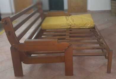 Conjunto de 3 sofas em pinho mel com almofadas em polipele
