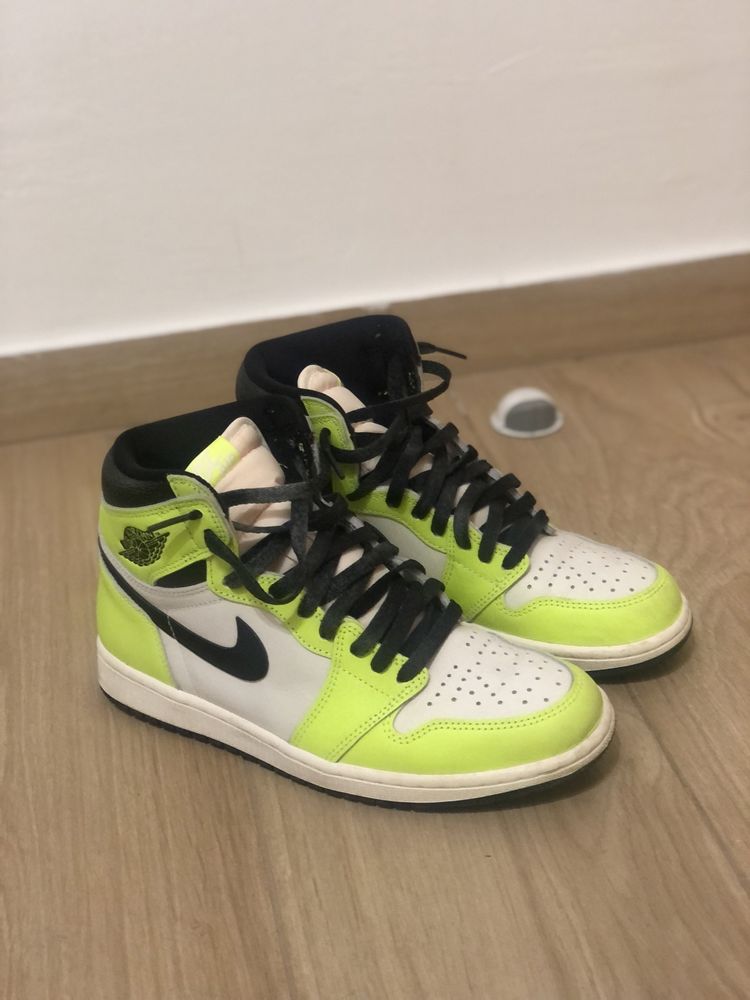 Nike Air Jordan 1 High Volt Visionaire