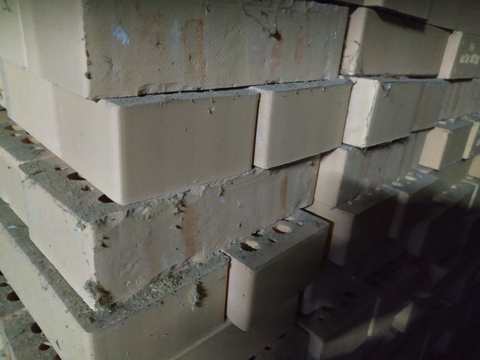 Cegła klinkierowa żółta dziurawka