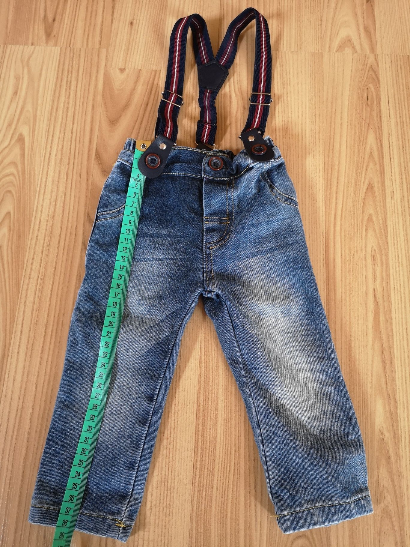 Spodnie jeansowe chłopięce z szelkami